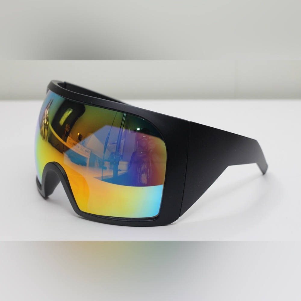 Oversized rounded shield sunnies